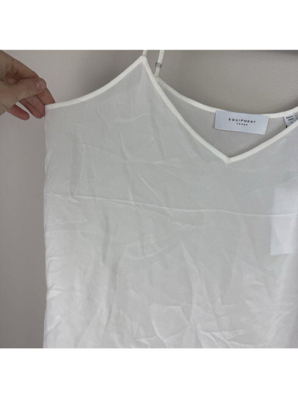 Equipment Femme NWT 100% Silk White Cami Tank Top Sz L V-Neck Minimalist Luxe - Picture 3 of 7
